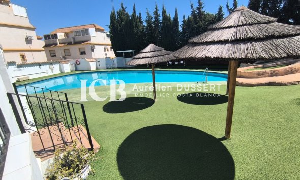 Revente - Maison mitoyenne -
Algorfa