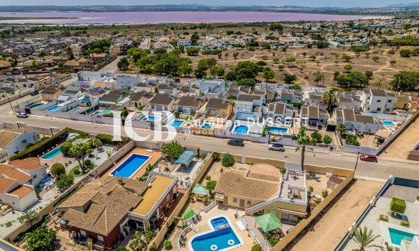Revente - Villa -
Torrevieja - La Siesta
