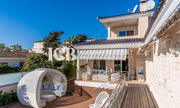 Reventa - Villa -
La Mata