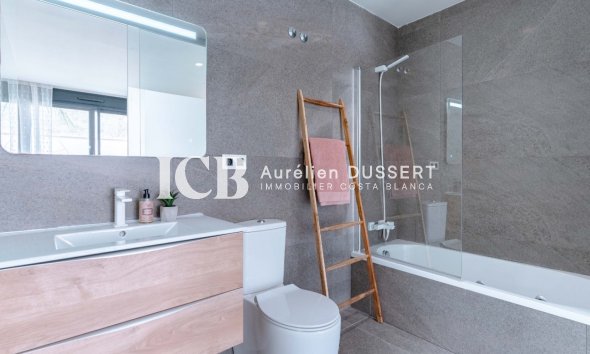 Revente - Villa -
San Miguel de Salinas - Urbanizaciones