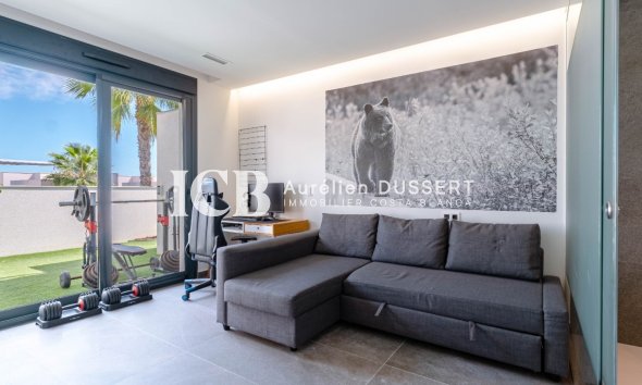 Revente - Villa -
San Miguel de Salinas - Urbanizaciones