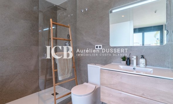 Revente - Villa -
San Miguel de Salinas - Urbanizaciones