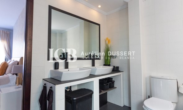 Revente - Appartement -
Torrevieja - Centro