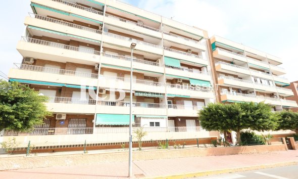 Revente - Appartement -
Punta Prima - Torrevieja