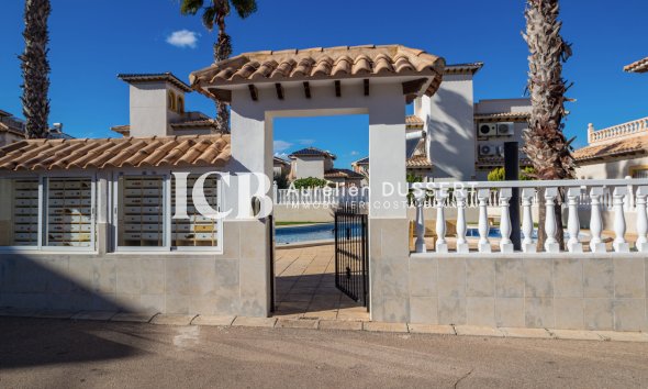 Revente - Maison mitoyenne -
Orihuela Costa - La Zenia