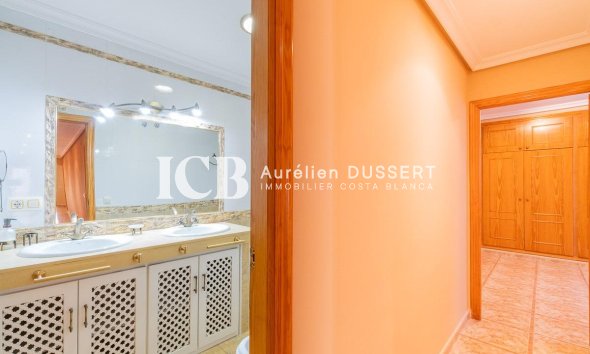 Revente - Appartement -
Torrevieja - Centro