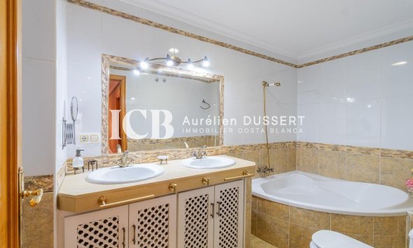 Revente - Appartement -
Torrevieja - Centro