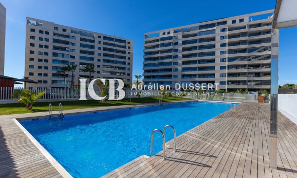 Resale - Apartment / flat -
Torrevieja - Punta prima