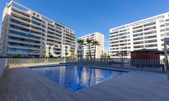 Resale - Apartment / flat -
Torrevieja - Punta prima