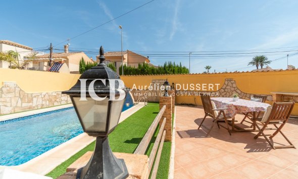 Revente - Maison individuelle -
Orihuela Costa - Los Almendros-La Florida