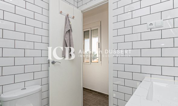 Revente - Maison mitoyenne -
Torrevieja - Torretas