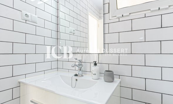 Revente - Maison mitoyenne -
Torrevieja - Torretas