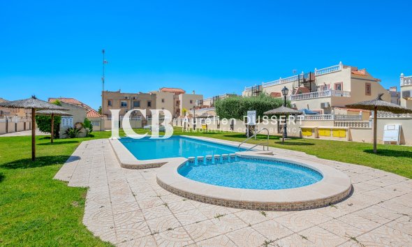 Revente - Maison mitoyenne -
Orihuela Costa - La Zenia