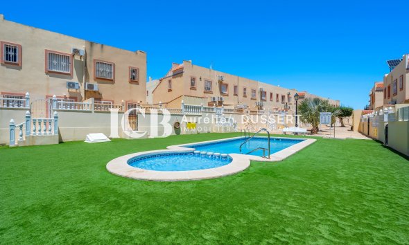 Revente - Maison mitoyenne -
Orihuela Costa - La Zenia