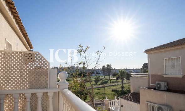 Reventa - Adosado -
Orihuela Costa - La Regia