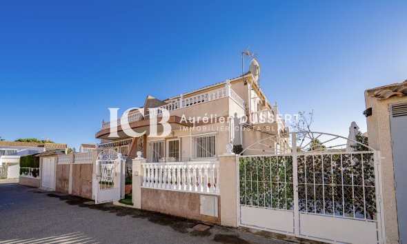 Reventa - Adosado -
Orihuela Costa - La Regia