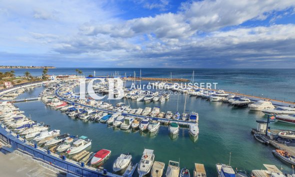 Reventa - Adosado -
Orihuela Costa - La Regia