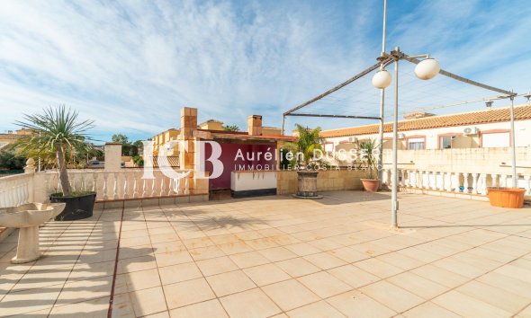 Reventa - Casa independiente -
Los Altos - Torrevieja