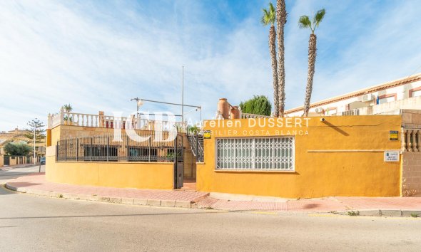 Reventa - Casa independiente -
Los Altos - Torrevieja