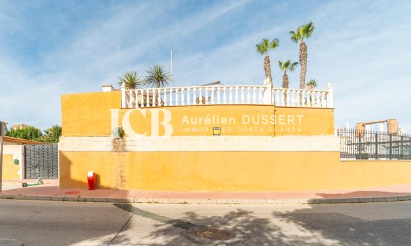 Reventa - Casa independiente -
Los Altos - Torrevieja