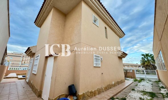 Reventa - Casa independiente -
Los Balcones - Torrevieja