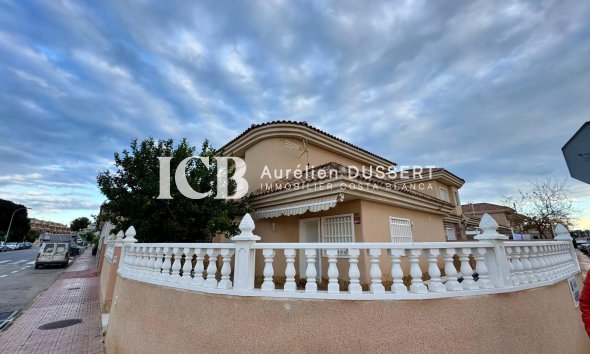 Reventa - Casa independiente -
Los Balcones - Torrevieja