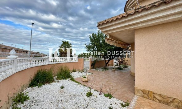 Reventa - Casa independiente -
Los Balcones - Torrevieja