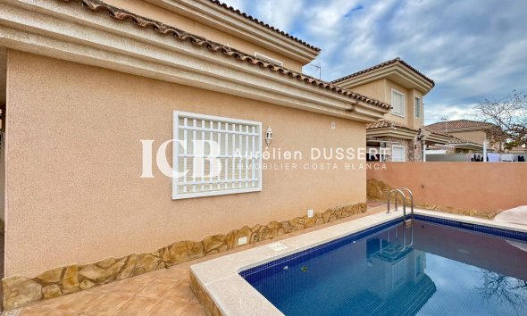 Reventa - Casa independiente -
Los Balcones - Torrevieja