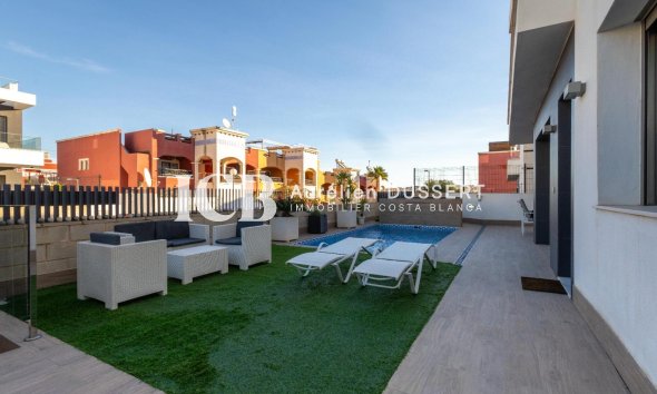 Reventa - Casa independiente -
Orihuela Costa - PAU 26