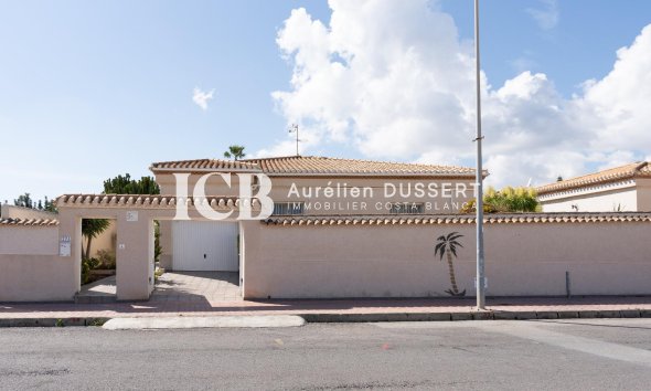 Reventa - Casa independiente -
Orihuela Costa - Playa Flamenca