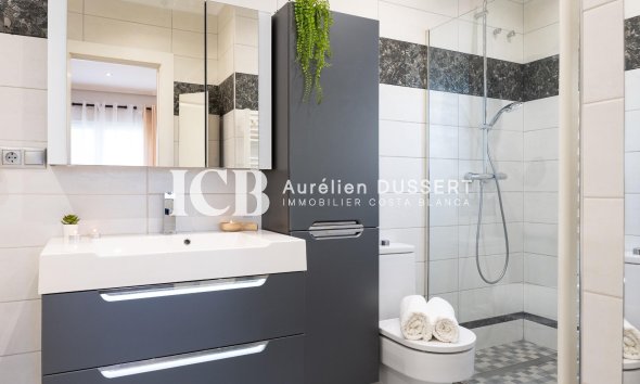 Reventa - Casa independiente -
Orihuela Costa - Playa Flamenca