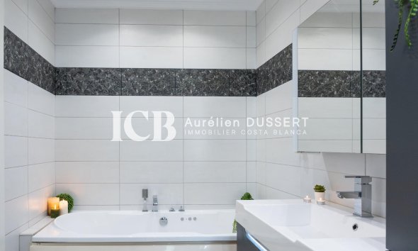 Reventa - Casa independiente -
Orihuela Costa - Playa Flamenca