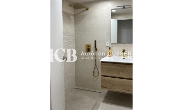 Reventa - Apartamento / piso -
Torrevieja - Centro