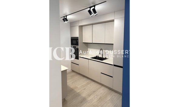 Reventa - Apartamento / piso -
Torrevieja - Centro