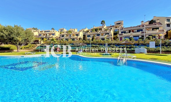 Reventa - Adosado -
Orihuela Costa - Lomas de Campoamor