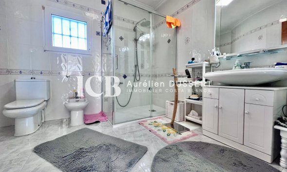 Reventa - Casa independiente -
Orihuela Costa - La Zenia