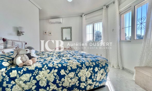 Reventa - Casa independiente -
Orihuela Costa - La Zenia