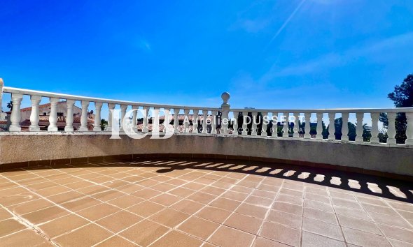 Reventa - Casa independiente -
Orihuela Costa - La Zenia