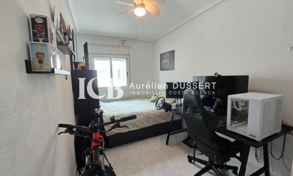 Reventa - Apartamento / piso -
Los Montesinos - Centro