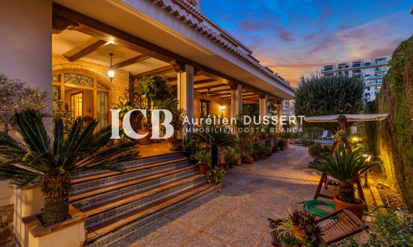 Reventa - Casa independiente -
Torrevieja