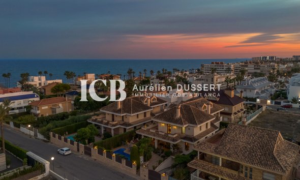 Reventa - Casa independiente -
Torrevieja