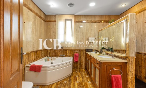 Reventa - Casa independiente -
Torrevieja