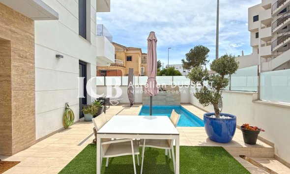 Resale - Villa -
Orihuela Costa - Villamartín