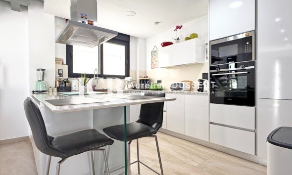 Resale - Villa -
Orihuela Costa - Villamartín