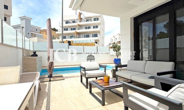 Resale - Villa -
Orihuela Costa - Villamartín