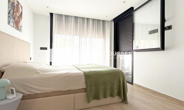 Resale - Villa -
Orihuela Costa - Villamartín