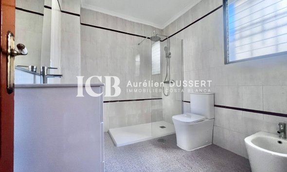 Resale - Apartment / flat -
Pilar de la Horadada - Zona Pueblo