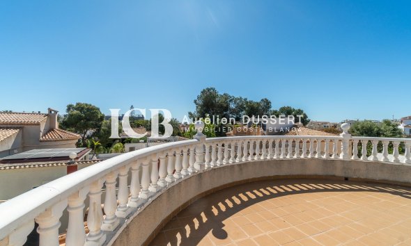 Reventa - Casa independiente -
Orihuela Costa - La Zenia