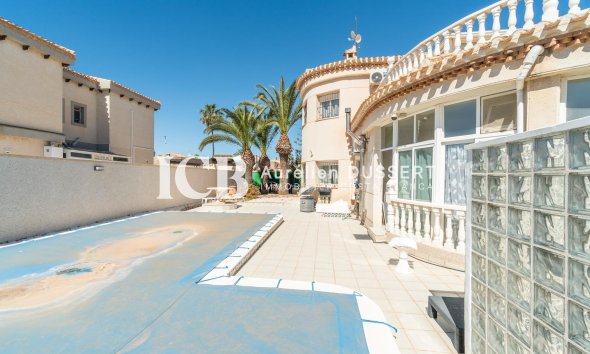 Reventa - Casa independiente -
Orihuela Costa - La Zenia