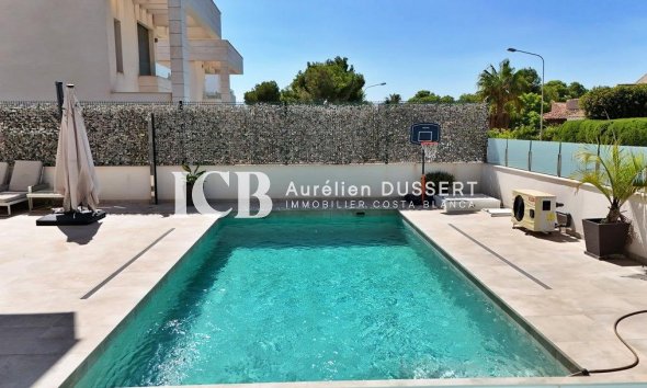 Resale - Villa -
Orihuela Costa